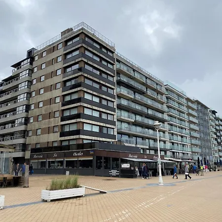 Near Sandy Beaches, Cleaning Included 公寓 *