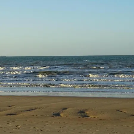 Near Sandy Beaches, Cleaning Included 公寓 尼乌波特