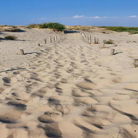 公寓 Near Sandy Beaches, Cleaning Included *